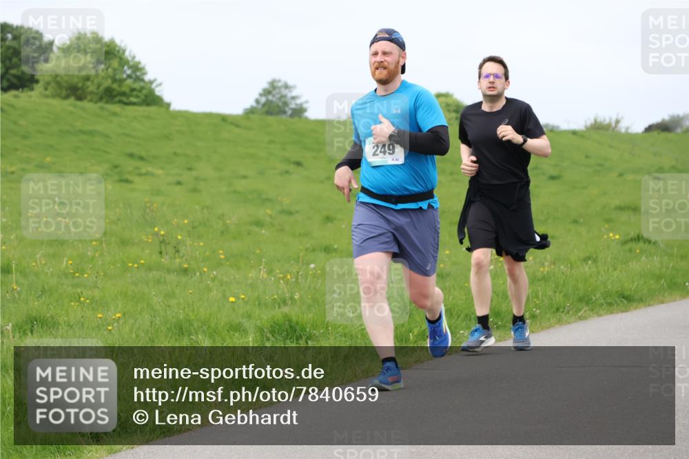 04.05.2025 - 8. Wedeler Halbmarathon Lena Gebhardt http://msf.ph/oto/7840659 04.05.2025 11:49:36 Laufen 249, 45 meine-sportfotos.de