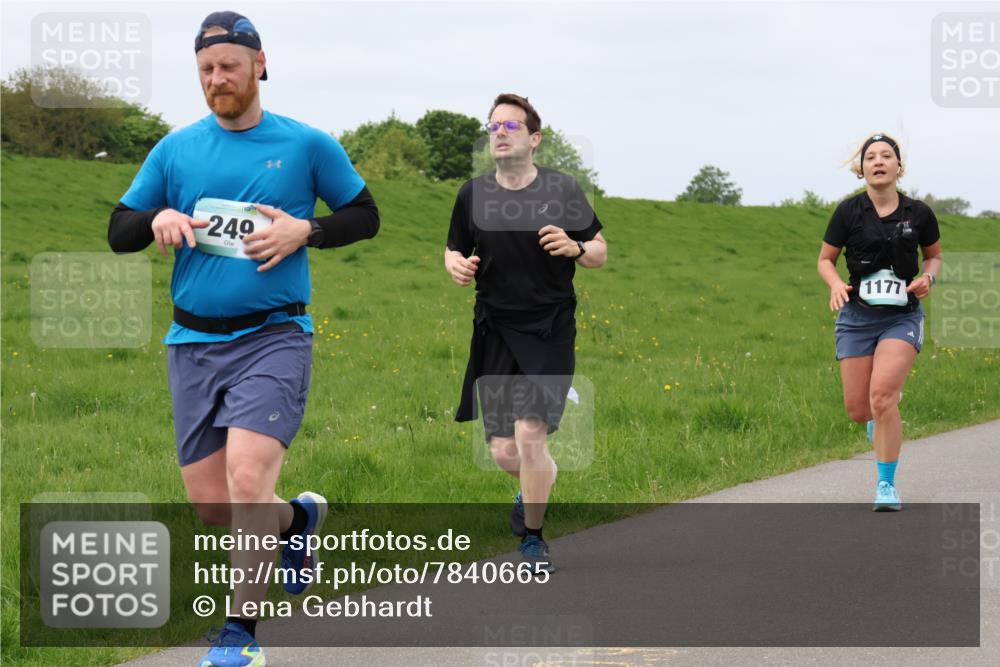 04.05.2025 - 8. Wedeler Halbmarathon Lena Gebhardt http://msf.ph/oto/7840665 04.05.2025 11:49:39 Laufen 249, 1177 meine-sportfotos.de