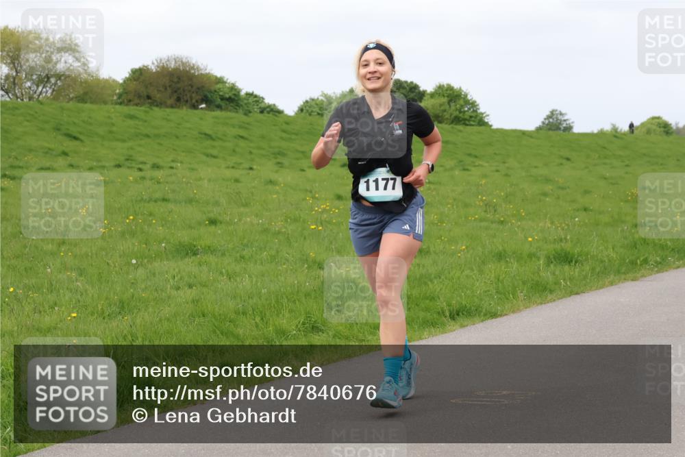 04.05.2025 - 8. Wedeler Halbmarathon Lena Gebhardt http://msf.ph/oto/7840676 04.05.2025 11:49:41 Laufen 1177 meine-sportfotos.de