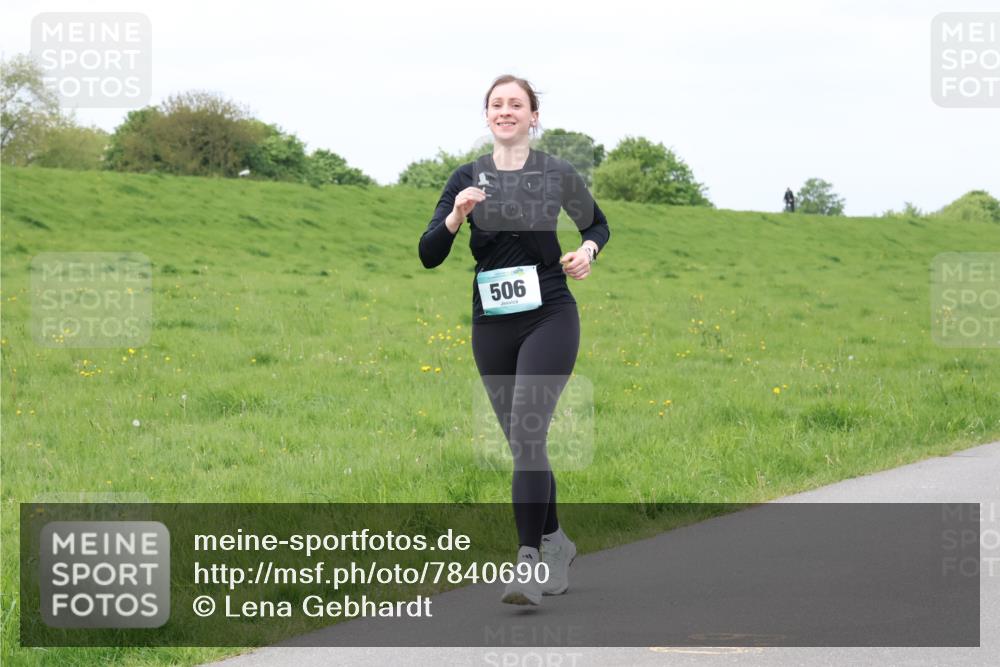 04.05.2025 - 8. Wedeler Halbmarathon Lena Gebhardt http://msf.ph/oto/7840690 04.05.2025 11:49:48 Laufen 506 meine-sportfotos.de
