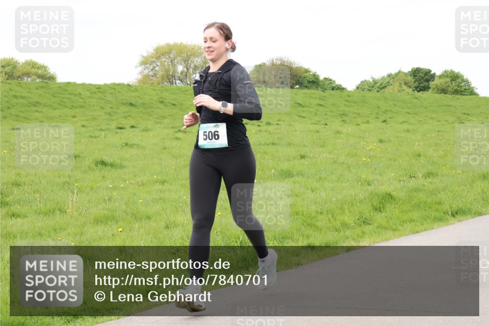 04.05.2025 - 8. Wedeler Halbmarathon Lena Gebhardt http://msf.ph/oto/7840701 04.05.2025 11:49:49 Laufen 506 meine-sportfotos.de