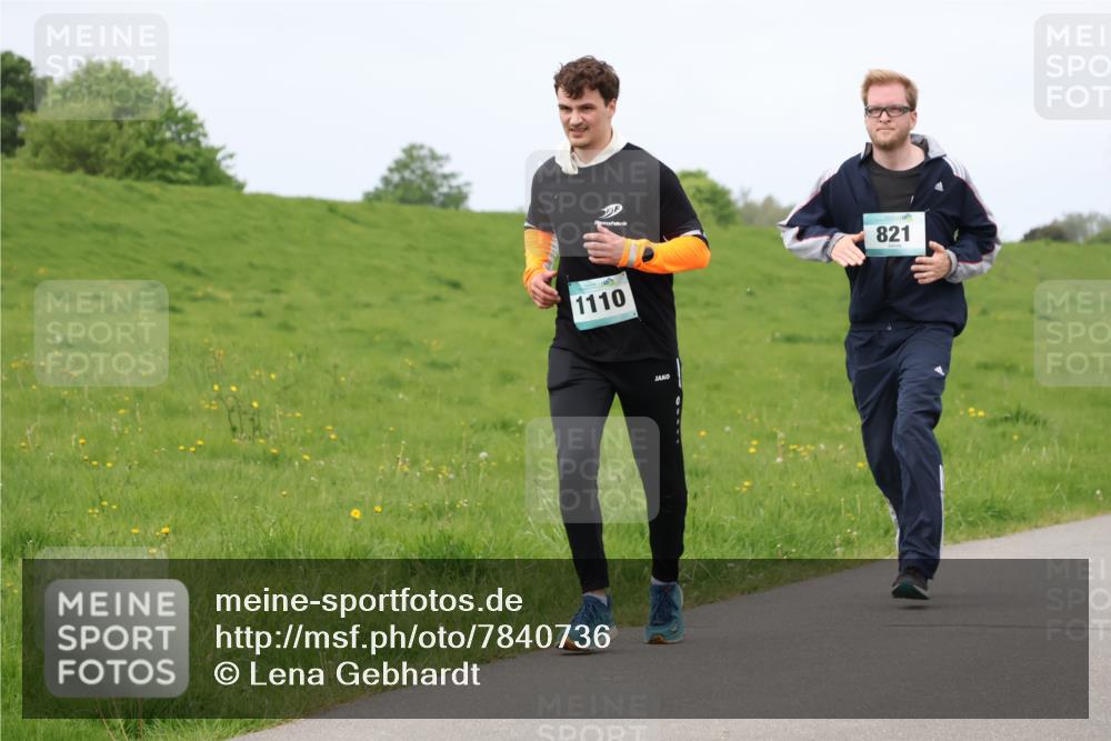 04.05.2025 - 8. Wedeler Halbmarathon Lena Gebhardt http://msf.ph/oto/7840736 04.05.2025 11:50:03 Laufen 1110, 821 meine-sportfotos.de