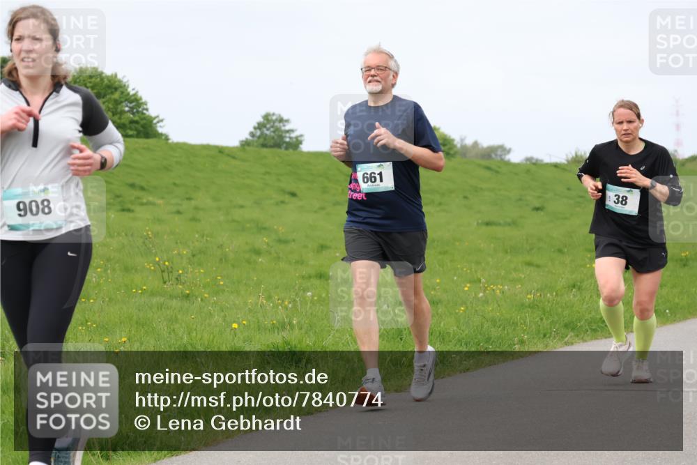 04.05.2025 - 8. Wedeler Halbmarathon Lena Gebhardt http://msf.ph/oto/7840774 04.05.2025 11:50:15 Laufen 908, 661, 38 meine-sportfotos.de