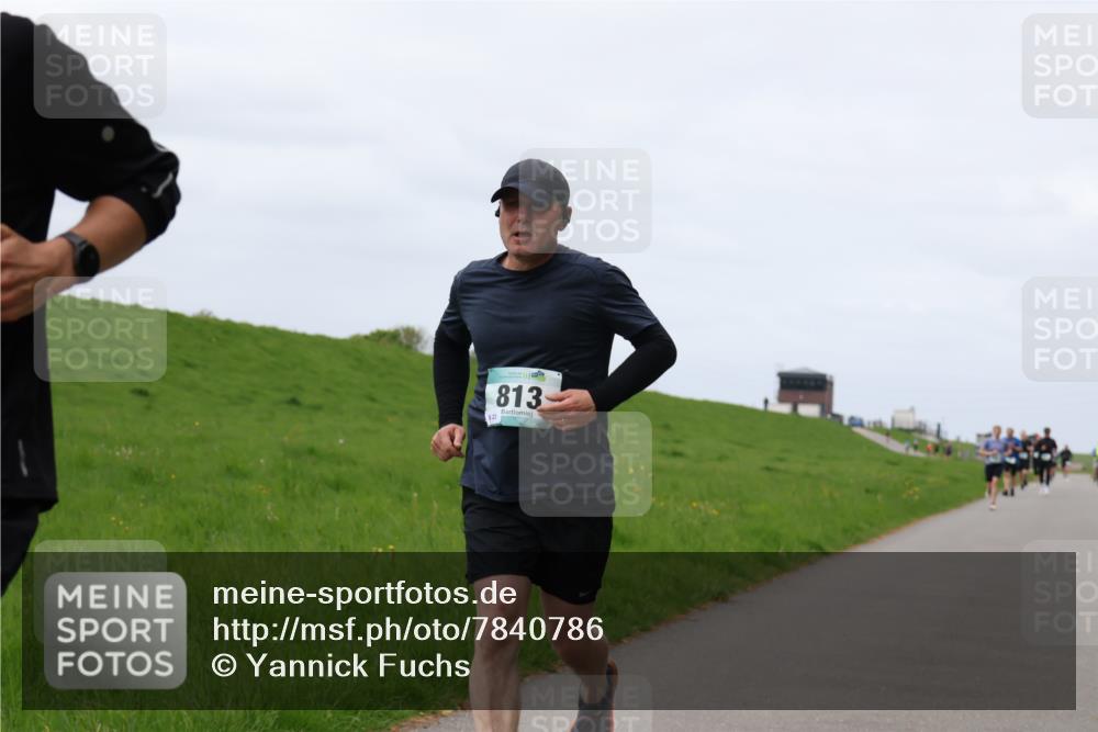 04.05.2025 - 8. Wedeler Halbmarathon Yannick Fuchs http://msf.ph/oto/7840786 04.05.2025 11:48:16 Laufen 823, 813 meine-sportfotos.de