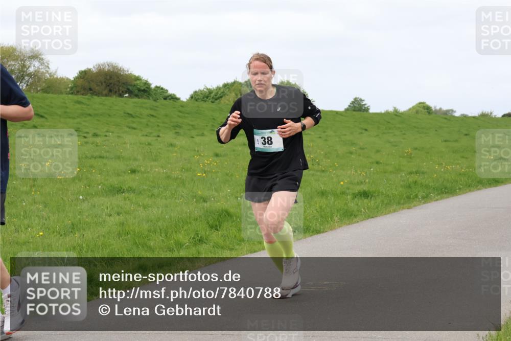 04.05.2025 - 8. Wedeler Halbmarathon Lena Gebhardt http://msf.ph/oto/7840788 04.05.2025 11:50:18 Laufen 38 meine-sportfotos.de