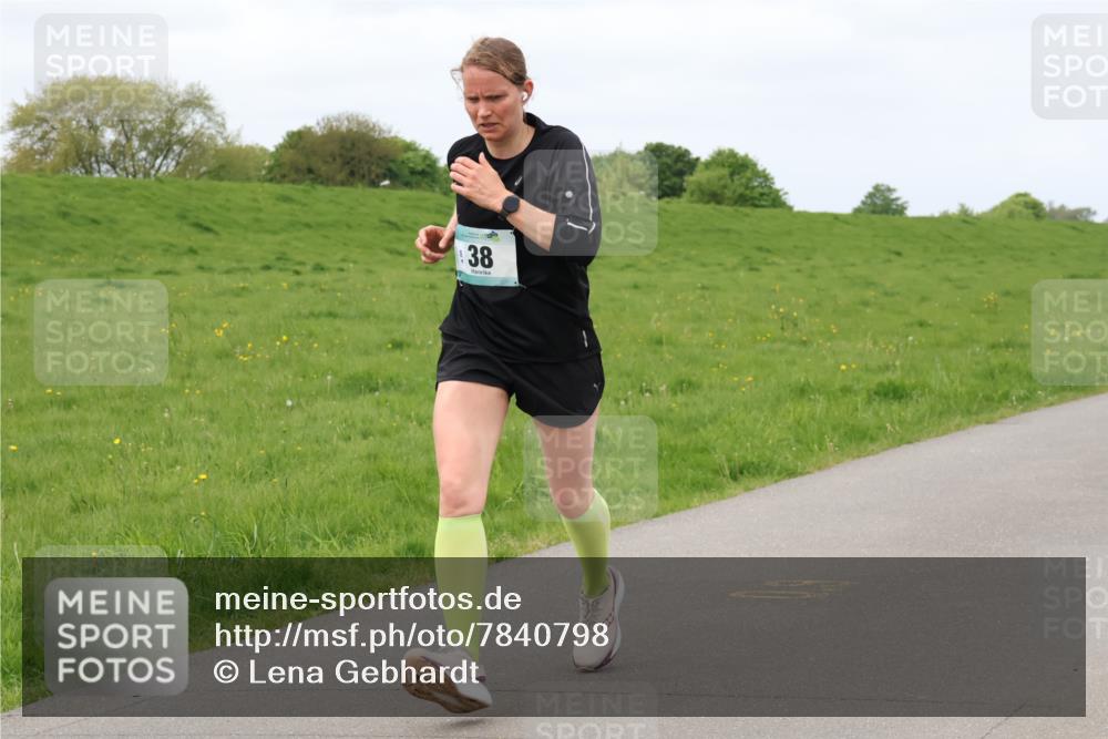 04.05.2025 - 8. Wedeler Halbmarathon Lena Gebhardt http://msf.ph/oto/7840798 04.05.2025 11:50:18 Laufen 38 meine-sportfotos.de