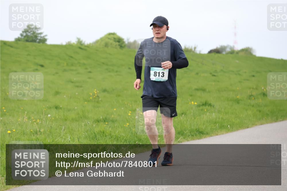 04.05.2025 - 8. Wedeler Halbmarathon Lena Gebhardt http://msf.ph/oto/7840801 04.05.2025 11:50:27 Laufen 813, 823 meine-sportfotos.de