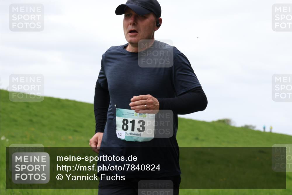 04.05.2025 - 8. Wedeler Halbmarathon Yannick Fuchs http://msf.ph/oto/7840824 04.05.2025 11:48:18 Laufen 813, 23 meine-sportfotos.de