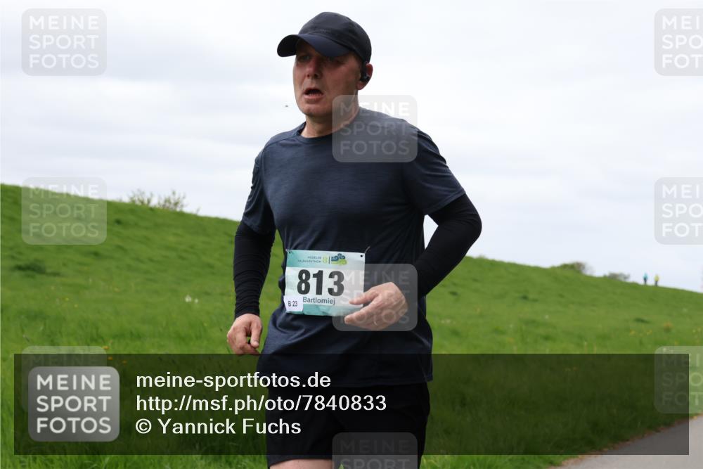 04.05.2025 - 8. Wedeler Halbmarathon Yannick Fuchs http://msf.ph/oto/7840833 04.05.2025 11:48:18 Laufen 23, 813 meine-sportfotos.de