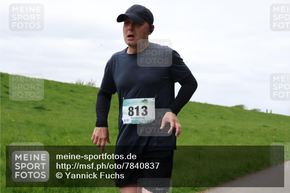 04.05.2025 - 8. Wedeler Halbmarathon Yannick Fuchs http://msf.ph/oto/7840837 04.05.2025 11:48:18 Laufen 23, 813 meine-sportfotos.de