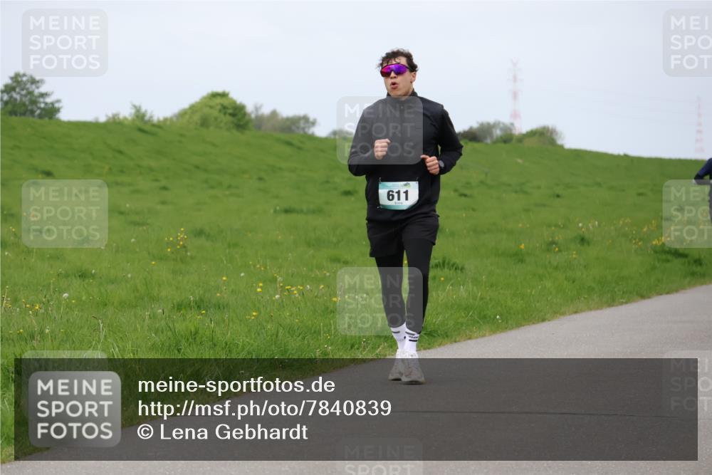 04.05.2025 - 8. Wedeler Halbmarathon Lena Gebhardt http://msf.ph/oto/7840839 04.05.2025 11:50:55 Laufen 611 meine-sportfotos.de