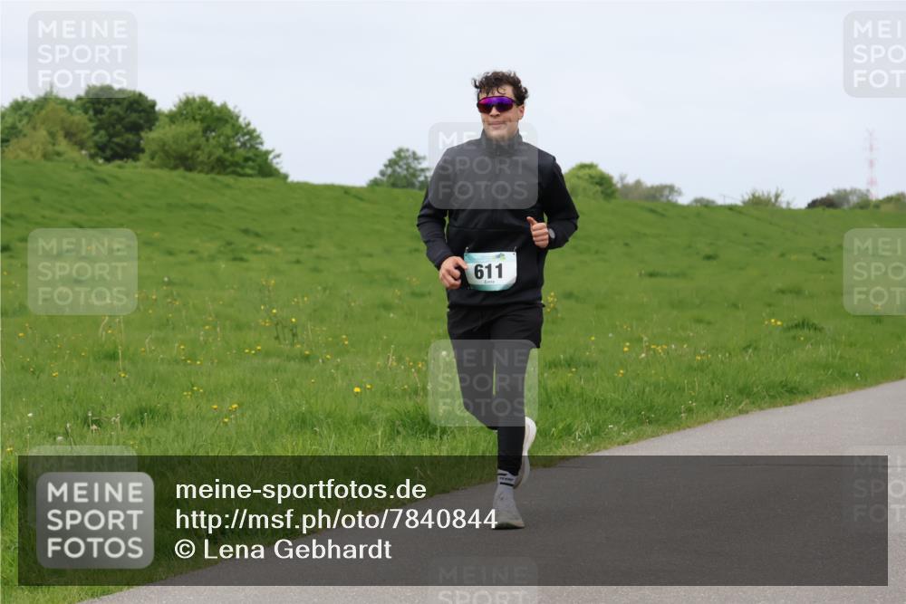 04.05.2025 - 8. Wedeler Halbmarathon Lena Gebhardt http://msf.ph/oto/7840844 04.05.2025 11:50:57 Laufen 611 meine-sportfotos.de