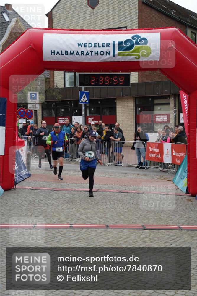 04.05.2025 - 8. Wedeler Halbmarathon Felixshl http://msf.ph/oto/7840870 04.05.2025 12:39:56 Ziel 4, 26, 29 meine-sportfotos.de