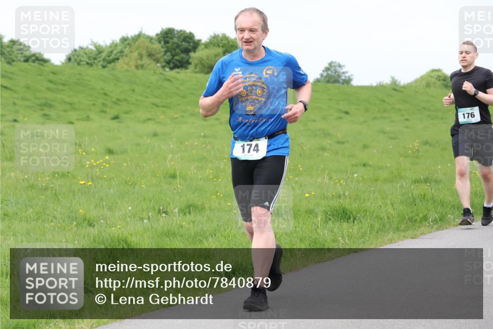 04.05.2025 - 8. Wedeler Halbmarathon Lena Gebhardt http://msf.ph/oto/7840879 04.05.2025 11:51:10 Laufen 174, 176 meine-sportfotos.de