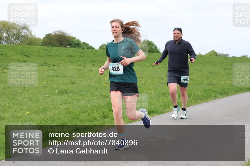 04.05.2025 - 8. Wedeler Halbmarathon Lena Gebhardt http://msf.ph/oto/7840896 04.05.2025 11:51:15 Laufen 428, 997 meine-sportfotos.de