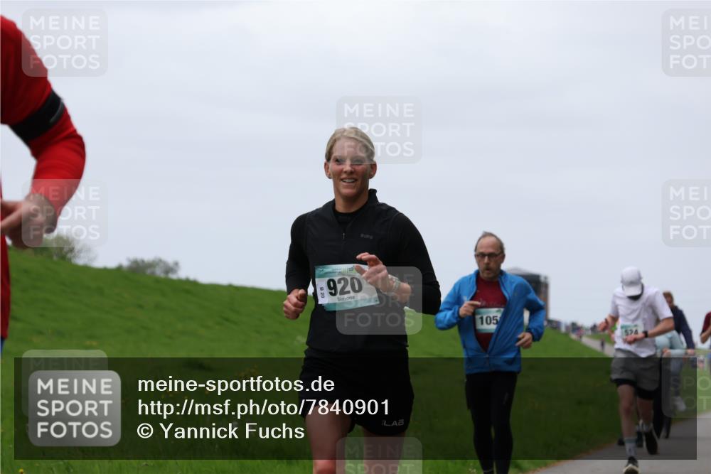 04.05.2025 - 8. Wedeler Halbmarathon Yannick Fuchs http://msf.ph/oto/7840901 04.05.2025 11:27:26 Laufen 920, 105, 524 meine-sportfotos.de