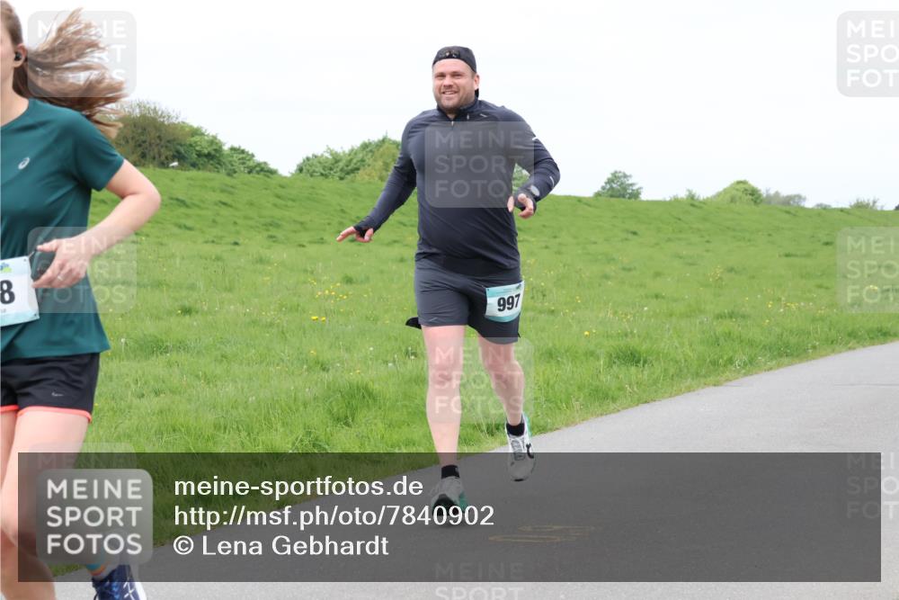 04.05.2025 - 8. Wedeler Halbmarathon Lena Gebhardt http://msf.ph/oto/7840902 04.05.2025 11:51:16 Laufen 8, 997 meine-sportfotos.de