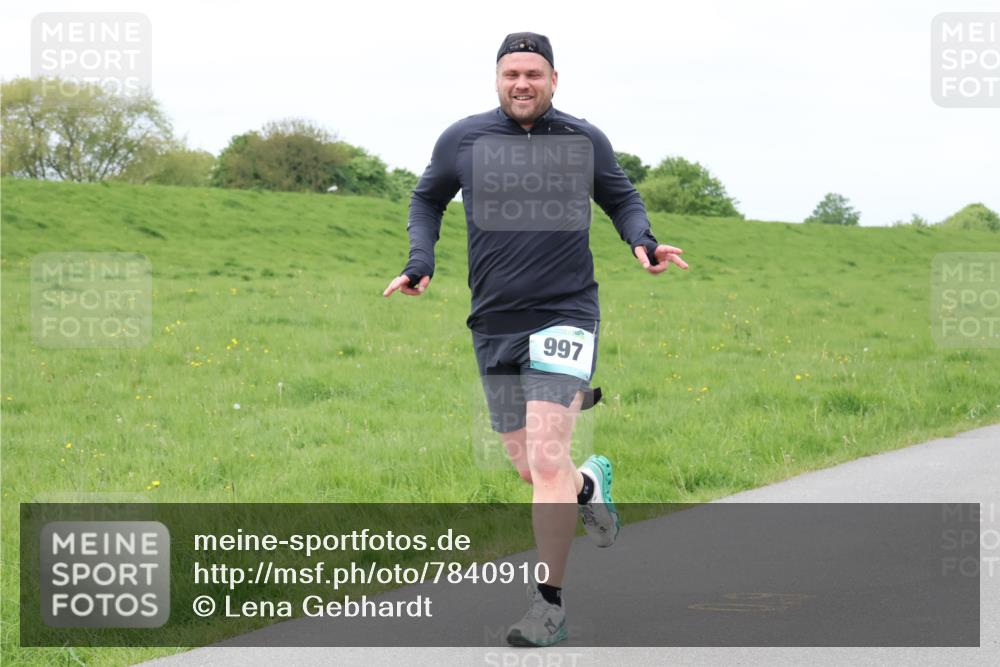 04.05.2025 - 8. Wedeler Halbmarathon Lena Gebhardt http://msf.ph/oto/7840910 04.05.2025 11:51:17 Laufen 997 meine-sportfotos.de