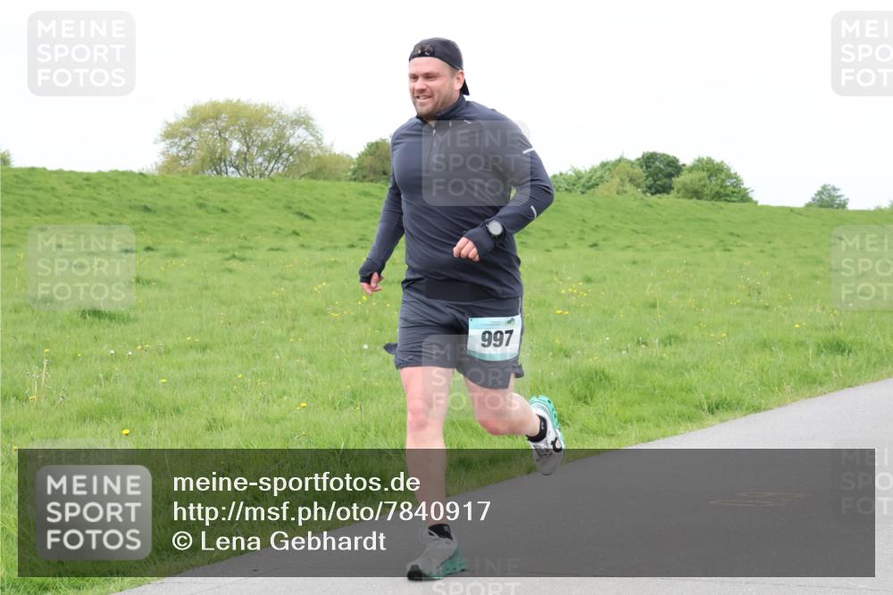 04.05.2025 - 8. Wedeler Halbmarathon Lena Gebhardt http://msf.ph/oto/7840917 04.05.2025 11:51:17 Laufen 997 meine-sportfotos.de