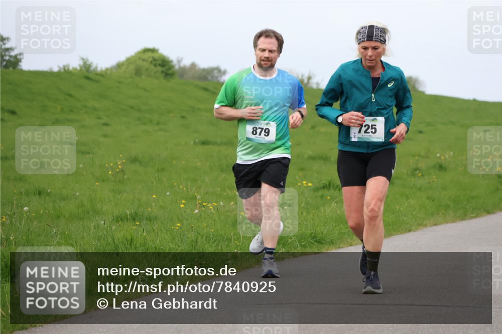 04.05.2025 - 8. Wedeler Halbmarathon Lena Gebhardt http://msf.ph/oto/7840925 04.05.2025 11:51:26 Laufen 879, 725 meine-sportfotos.de