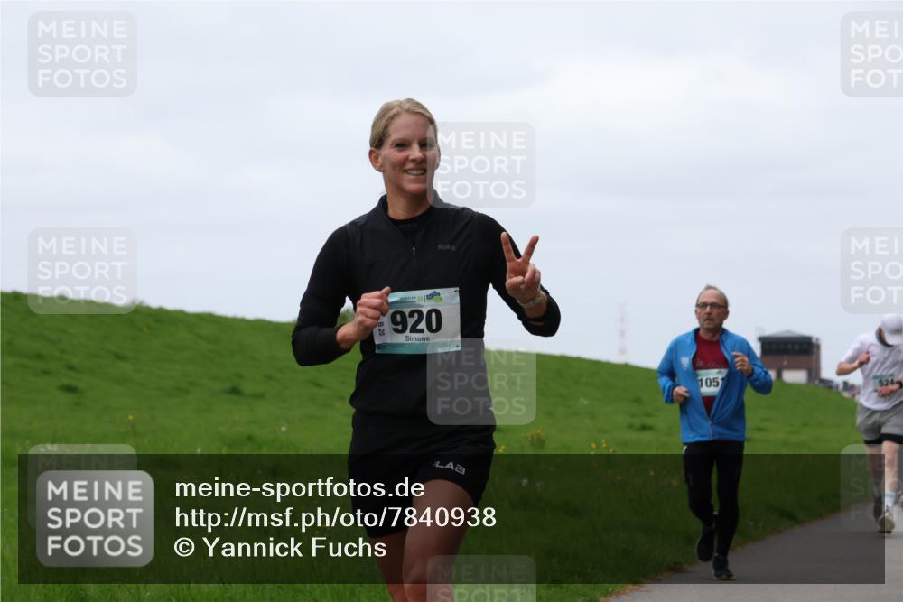 04.05.2025 - 8. Wedeler Halbmarathon Yannick Fuchs http://msf.ph/oto/7840938 04.05.2025 11:27:27 Laufen 20, 920, 1051, 524 meine-sportfotos.de