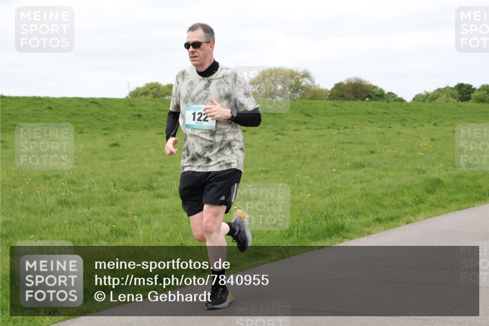 04.05.2025 - 8. Wedeler Halbmarathon Lena Gebhardt http://msf.ph/oto/7840955 04.05.2025 11:51:45 Laufen 122 meine-sportfotos.de