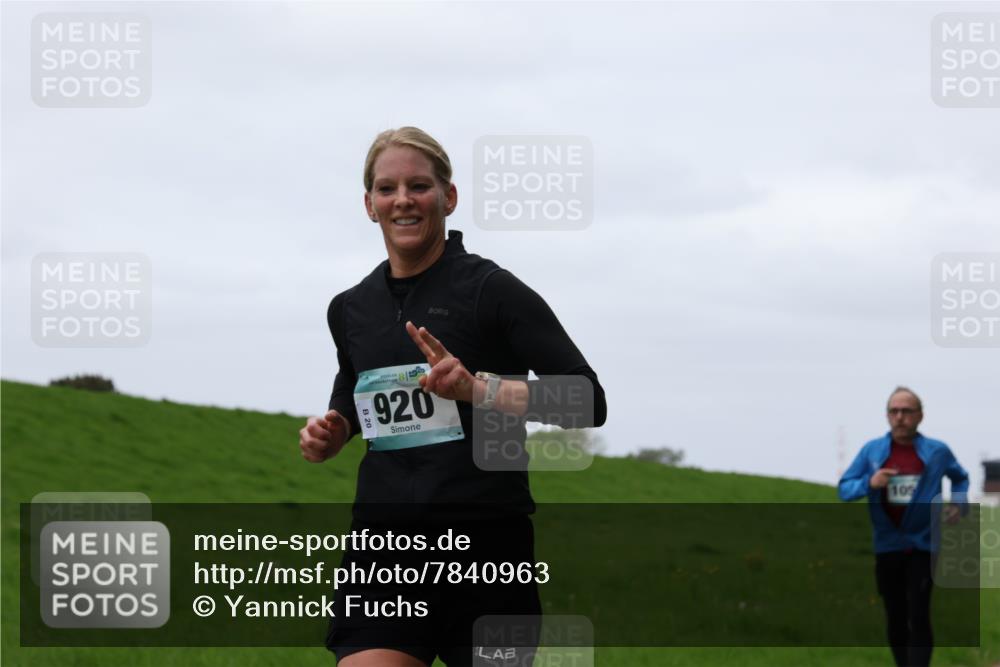 04.05.2025 - 8. Wedeler Halbmarathon Yannick Fuchs http://msf.ph/oto/7840963 04.05.2025 11:27:28 Laufen 8, 36, 920, 10 meine-sportfotos.de