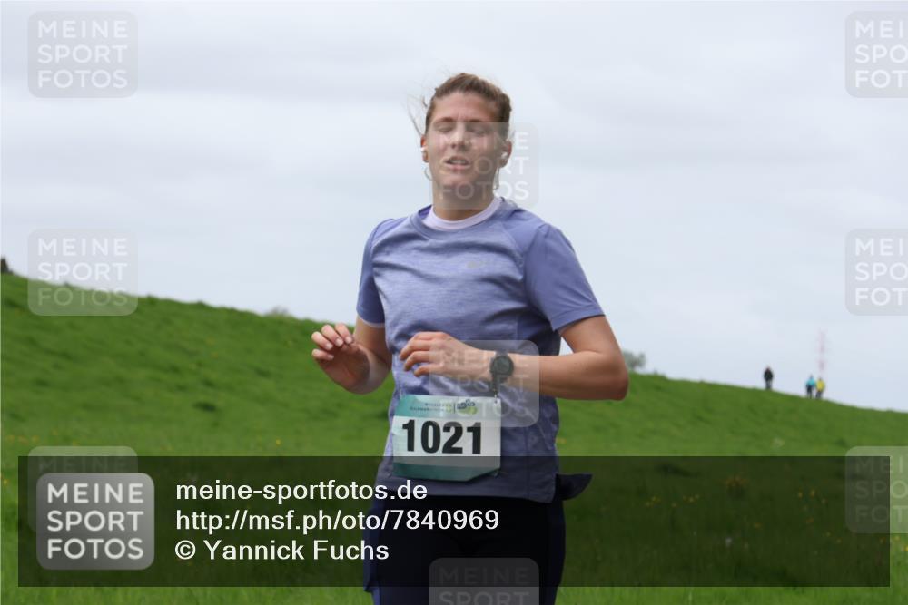 04.05.2025 - 8. Wedeler Halbmarathon Yannick Fuchs http://msf.ph/oto/7840969 04.05.2025 11:48:33 Laufen 1021 meine-sportfotos.de
