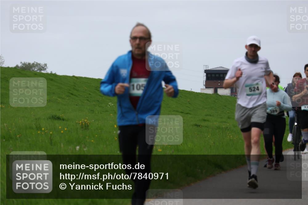 04.05.2025 - 8. Wedeler Halbmarathon Yannick Fuchs http://msf.ph/oto/7840971 04.05.2025 11:27:28 Laufen 105, 524, 389 meine-sportfotos.de