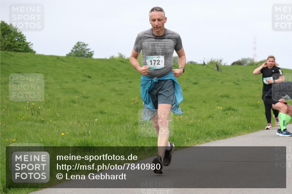 04.05.2025 - 8. Wedeler Halbmarathon Lena Gebhardt http://msf.ph/oto/7840980 04.05.2025 11:52:04 Laufen 172, 32 meine-sportfotos.de