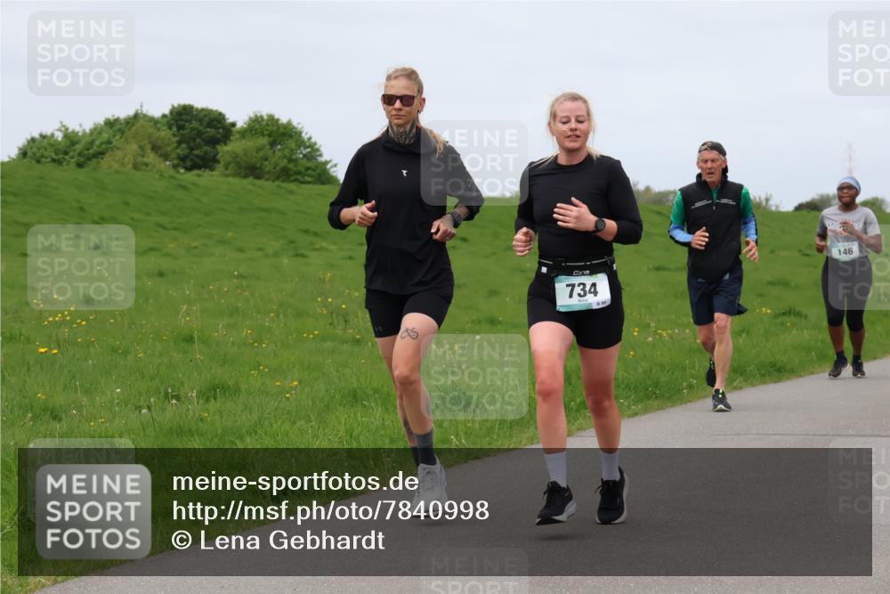 04.05.2025 - 8. Wedeler Halbmarathon Lena Gebhardt http://msf.ph/oto/7840998 04.05.2025 11:52:15 Laufen 734, 86, 146 meine-sportfotos.de