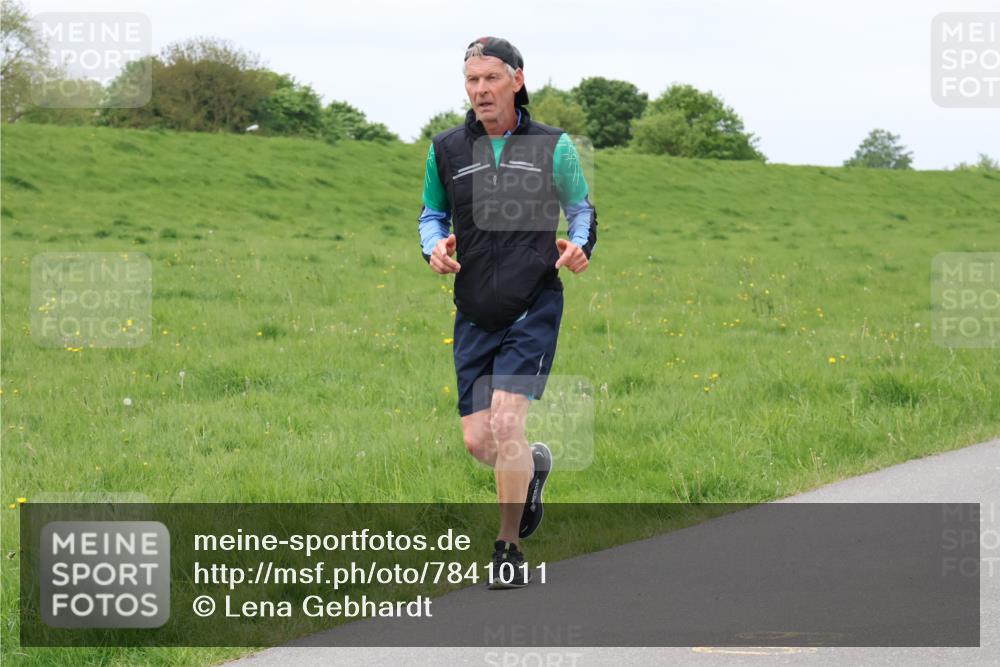 04.05.2025 - 8. Wedeler Halbmarathon Lena Gebhardt http://msf.ph/oto/7841011 04.05.2025 11:52:18 Laufen  meine-sportfotos.de