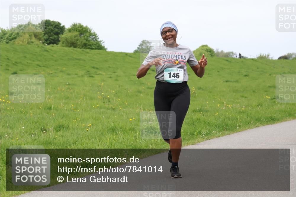 04.05.2025 - 8. Wedeler Halbmarathon Lena Gebhardt http://msf.ph/oto/7841014 04.05.2025 11:52:19 Laufen 0688, 146 meine-sportfotos.de