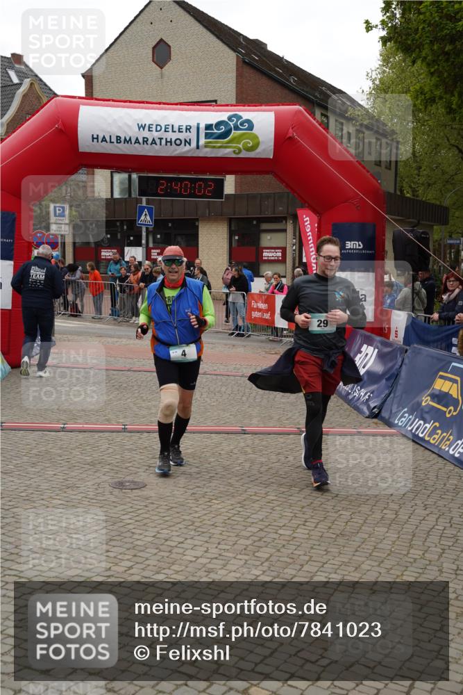 04.05.2025 - 8. Wedeler Halbmarathon Felixshl http://msf.ph/oto/7841023 04.05.2025 12:40:00 Ziel 4, 26, 29 meine-sportfotos.de