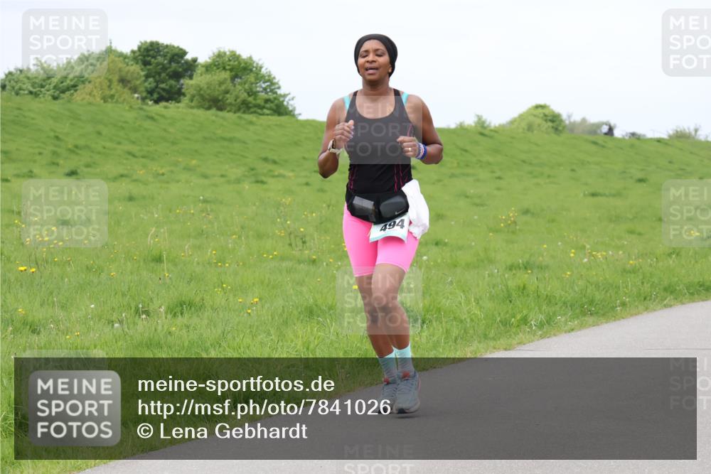 04.05.2025 - 8. Wedeler Halbmarathon Lena Gebhardt http://msf.ph/oto/7841026 04.05.2025 11:52:25 Laufen 494 meine-sportfotos.de