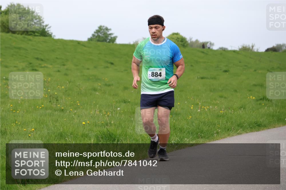 04.05.2025 - 8. Wedeler Halbmarathon Lena Gebhardt http://msf.ph/oto/7841042 04.05.2025 11:52:45 Laufen 884 meine-sportfotos.de