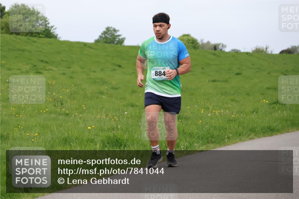 04.05.2025 - 8. Wedeler Halbmarathon Lena Gebhardt http://msf.ph/oto/7841044 04.05.2025 11:52:45 Laufen 884 meine-sportfotos.de