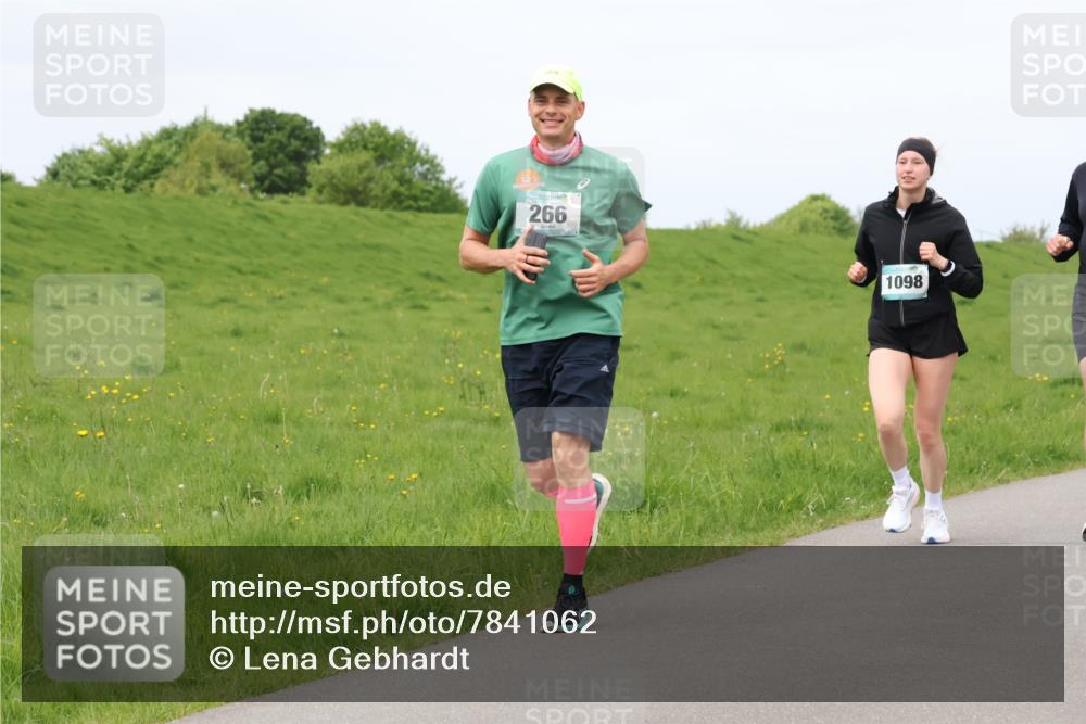 04.05.2025 - 8. Wedeler Halbmarathon Lena Gebhardt http://msf.ph/oto/7841062 04.05.2025 11:53:11 Laufen 266, 1098 meine-sportfotos.de