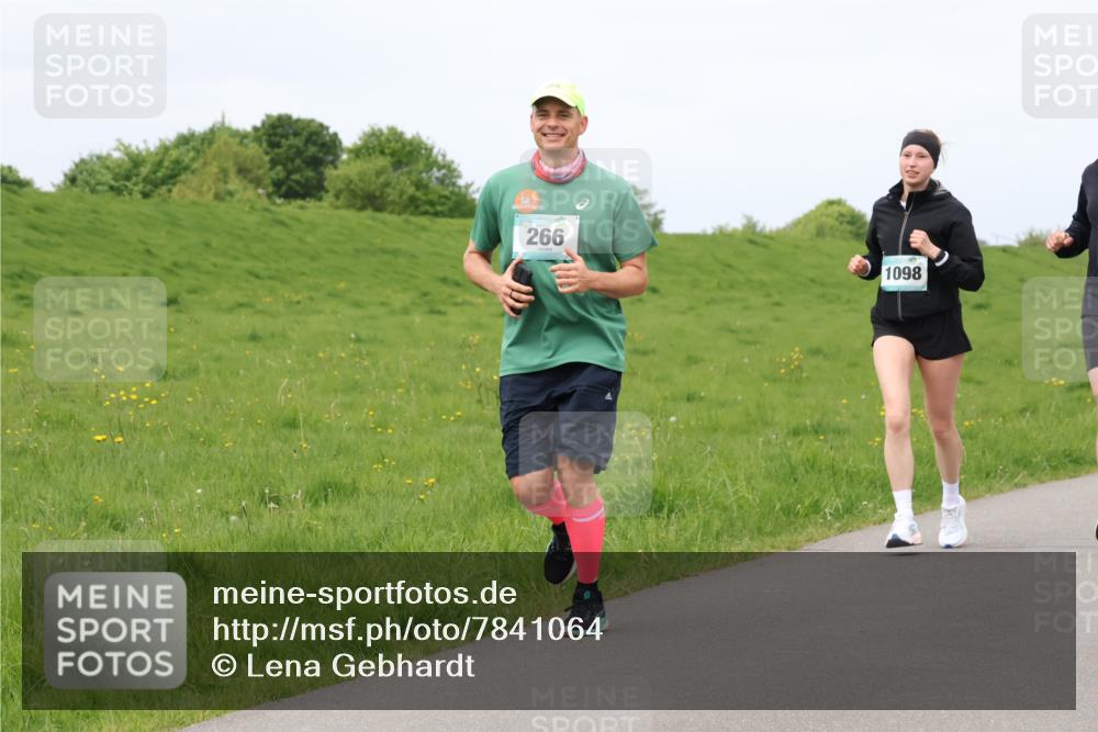 04.05.2025 - 8. Wedeler Halbmarathon Lena Gebhardt http://msf.ph/oto/7841064 04.05.2025 11:53:11 Laufen 266, 1098 meine-sportfotos.de