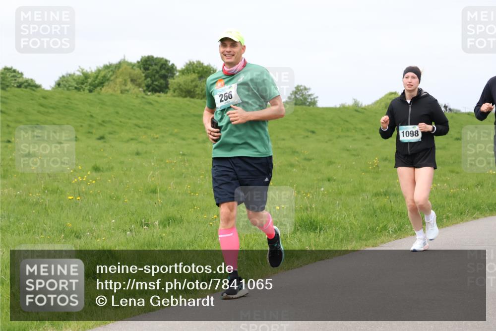 04.05.2025 - 8. Wedeler Halbmarathon Lena Gebhardt http://msf.ph/oto/7841065 04.05.2025 11:53:11 Laufen 266, 1098 meine-sportfotos.de