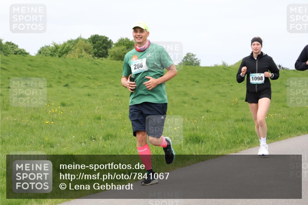 04.05.2025 - 8. Wedeler Halbmarathon Lena Gebhardt http://msf.ph/oto/7841067 04.05.2025 11:53:11 Laufen 266, 1098 meine-sportfotos.de