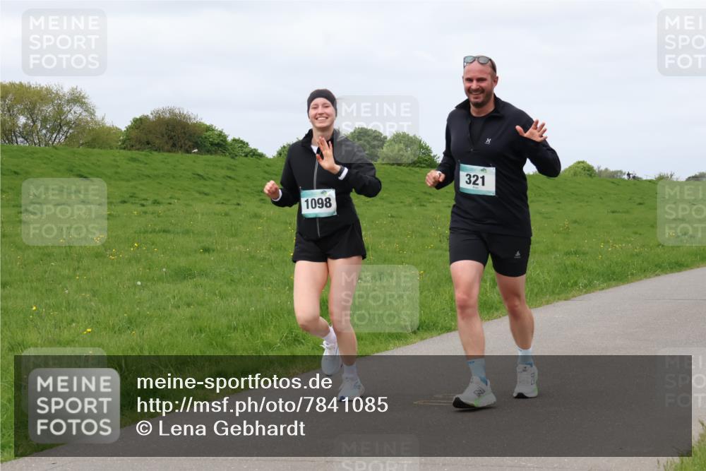 04.05.2025 - 8. Wedeler Halbmarathon Lena Gebhardt http://msf.ph/oto/7841085 04.05.2025 11:53:14 Laufen 1098, 321 meine-sportfotos.de