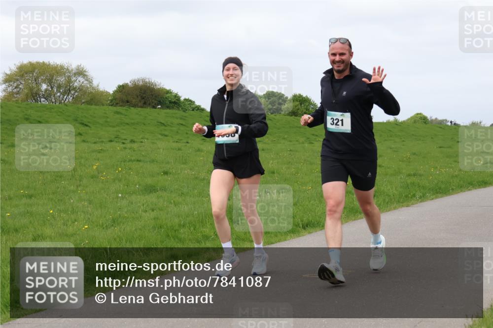 04.05.2025 - 8. Wedeler Halbmarathon Lena Gebhardt http://msf.ph/oto/7841087 04.05.2025 11:53:14 Laufen 321 meine-sportfotos.de