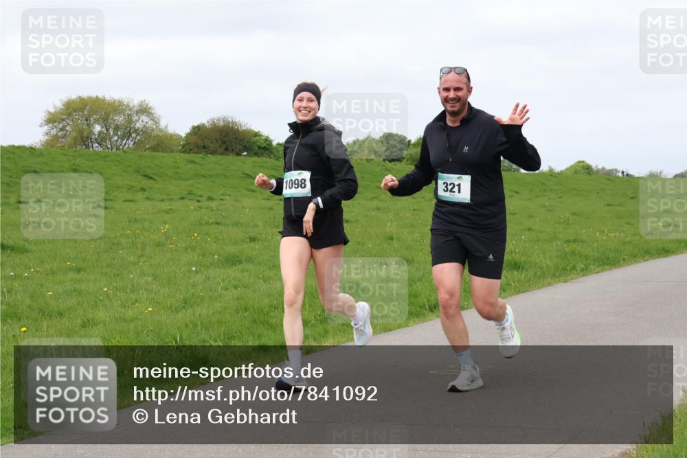 04.05.2025 - 8. Wedeler Halbmarathon Lena Gebhardt http://msf.ph/oto/7841092 04.05.2025 11:53:14 Laufen 1098, 321 meine-sportfotos.de