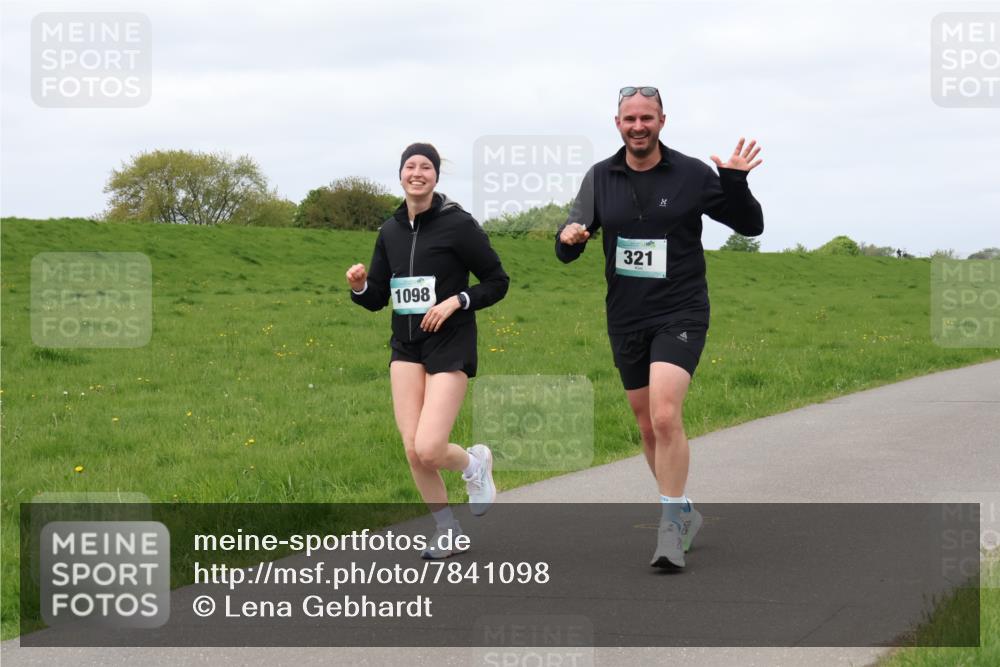 04.05.2025 - 8. Wedeler Halbmarathon Lena Gebhardt http://msf.ph/oto/7841098 04.05.2025 11:53:14 Laufen 1098, 321 meine-sportfotos.de