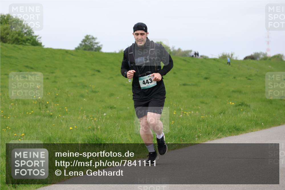 04.05.2025 - 8. Wedeler Halbmarathon Lena Gebhardt http://msf.ph/oto/7841111 04.05.2025 11:53:33 Laufen 443 meine-sportfotos.de