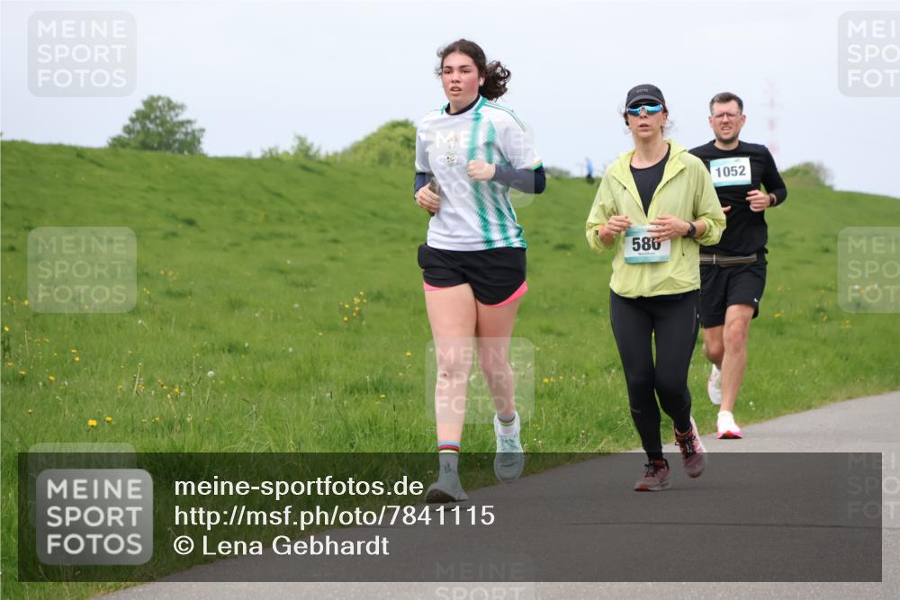 04.05.2025 - 8. Wedeler Halbmarathon Lena Gebhardt http://msf.ph/oto/7841115 04.05.2025 11:53:38 Laufen 580, 1052 meine-sportfotos.de