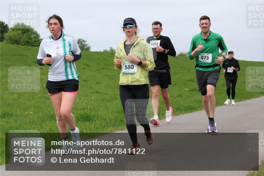 04.05.2025 - 8. Wedeler Halbmarathon Lena Gebhardt http://msf.ph/oto/7841122 04.05.2025 11:53:41 Laufen 580, 1052, 673, 291 meine-sportfotos.de