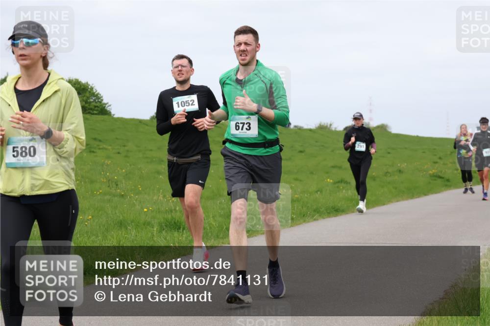 04.05.2025 - 8. Wedeler Halbmarathon Lena Gebhardt http://msf.ph/oto/7841131 04.05.2025 11:53:42 Laufen 580, 1052, 673, 291, 93 meine-sportfotos.de