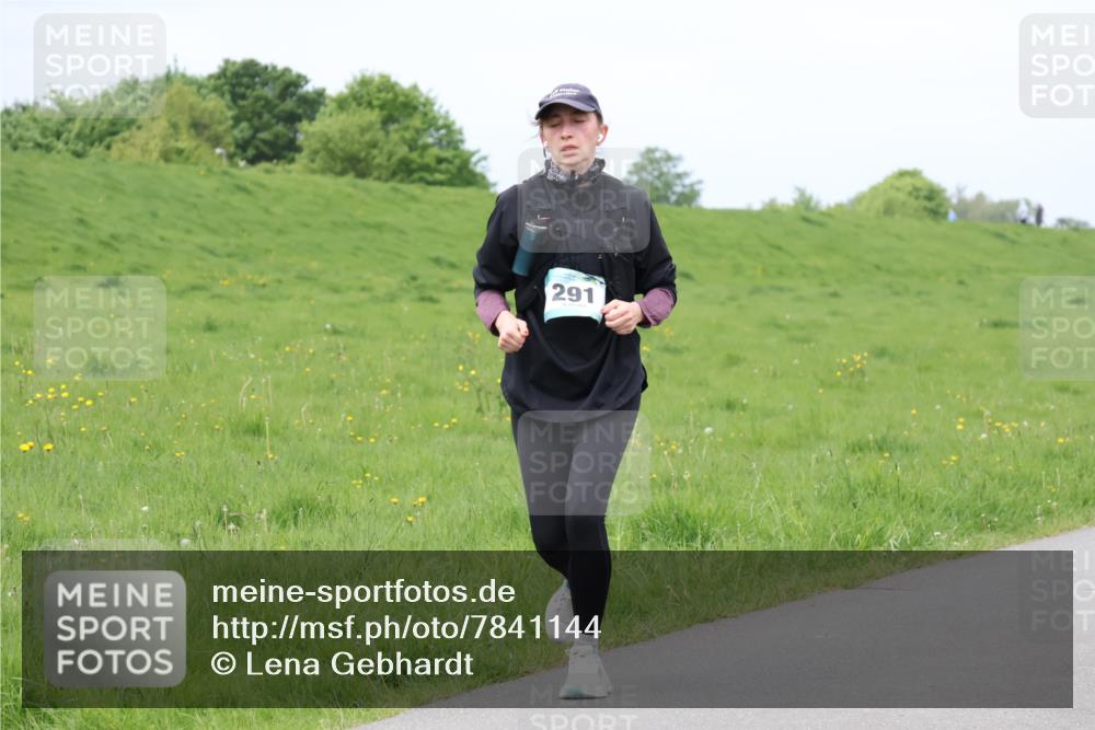04.05.2025 - 8. Wedeler Halbmarathon Lena Gebhardt http://msf.ph/oto/7841144 04.05.2025 11:53:47 Laufen 291 meine-sportfotos.de